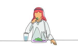 enkele lijntekening jonge arabische man met fruitmaaltijd met vork rond tafel. geniet van een dessert in het restaurant. heerlijk en gezond eten. doorlopende lijn tekenen ontwerp grafische vectorillustratie vector
