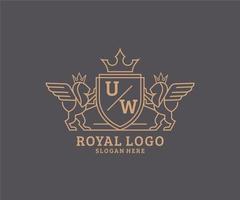 eerste u W brief leeuw Koninklijk luxe heraldisch, wapen logo sjabloon in vector kunst voor restaurant, royalty, boetiek, cafe, hotel, heraldisch, sieraden, mode en andere vector illustratie.