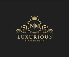 eerste nm brief Koninklijk luxe logo sjabloon in vector kunst voor restaurant, royalty, boetiek, cafe, hotel, heraldisch, sieraden, mode en andere vector illustratie.