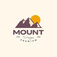 berg hoog heuvel top rots stenen zonsondergang wijnoogst logo ontwerp vector icoon