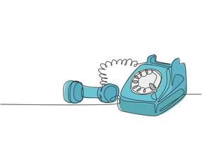 een doorlopende lijntekening van oude vintage antieke analoge bureautelefoon om te communiceren. retro klassieke telecommunicatie apparaat concept enkele lijn tekenen ontwerp grafische vectorillustratie vector