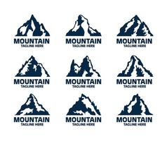 reeks van berg logo ontwerp. reeks van zwart wit bergen. abstract hoog berg logo vector