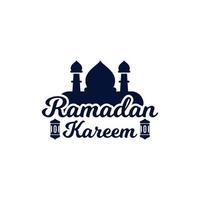 Ramadan logo ontwerp concept met belettering en moskee silhouet vector