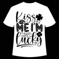 kus me ik ben Lucky st Patrick dag overhemd afdrukken sjabloon, Lucky charmes, Iers, iedereen heeft een weinig geluk typografie ontwerp vector