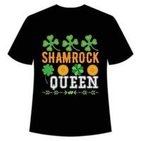 klaver koningin st Patrick dag overhemd afdrukken sjabloon, Lucky charmes, Iers, iedereen heeft een weinig geluk typografie ontwerp vector