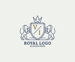 eerste vi brief leeuw Koninklijk luxe logo sjabloon in vector kunst voor restaurant, royalty, boetiek, cafe, hotel, heraldisch, sieraden, mode en andere vector illustratie.