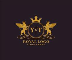 eerste yt brief leeuw Koninklijk luxe heraldisch, wapen logo sjabloon in vector kunst voor restaurant, royalty, boetiek, cafe, hotel, heraldisch, sieraden, mode en andere vector illustratie.