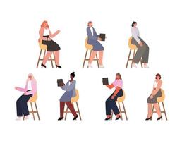 aantal interraciale vrouwelijke ondernemers op stoelen vector