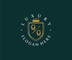 eerste qq brief Koninklijk luxe logo sjabloon in vector kunst voor restaurant, royalty, boetiek, cafe, hotel, heraldisch, sieraden, mode en andere vector illustratie.