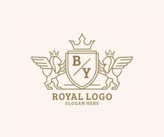 eerste door brief leeuw Koninklijk luxe heraldisch, wapen logo sjabloon in vector kunst voor restaurant, royalty, boetiek, cafe, hotel, heraldisch, sieraden, mode en andere vector illustratie.