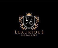 eerste uc brief Koninklijk luxe logo sjabloon in vector kunst voor restaurant, royalty, boetiek, cafe, hotel, heraldisch, sieraden, mode en andere vector illustratie.