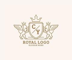 eerste cy brief leeuw Koninklijk luxe heraldisch, wapen logo sjabloon in vector kunst voor restaurant, royalty, boetiek, cafe, hotel, heraldisch, sieraden, mode en andere vector illustratie.