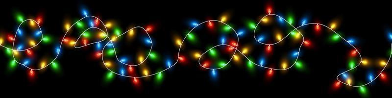 Kerstmis lichten. kleurrijk Kerstmis slingers. vector rood, geel, blauw en groen gloed licht bollen Aan draden geïsoleerd.