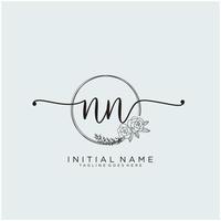 eerste nn vrouwelijk logo collecties sjabloon. handschrift logo van eerste handtekening, bruiloft, mode, juwelen, boetiek, bloemen en botanisch met creatief sjabloon voor ieder bedrijf of bedrijf. vector