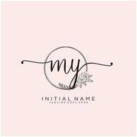 eerste mijn vrouwelijk logo collecties sjabloon. handschrift logo van eerste handtekening, bruiloft, mode, juwelen, boetiek, bloemen en botanisch met creatief sjabloon voor ieder bedrijf of bedrijf. vector