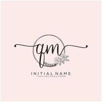 eerste qm vrouwelijk logo collecties sjabloon. handschrift logo van eerste handtekening, bruiloft, mode, juwelen, boetiek, bloemen en botanisch met creatief sjabloon voor ieder bedrijf of bedrijf. vector