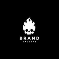 wit schedel in vlammen logo ontwerp. vurig schedel in zwart en wit logo ontwerp. vector