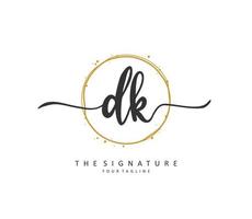 d k dk eerste brief handschrift en handtekening logo. een concept handschrift eerste logo met sjabloon element. vector