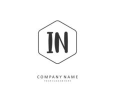 ik n in eerste brief handschrift en handtekening logo. een concept handschrift eerste logo met sjabloon element. vector