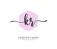 kr eerste brief handschrift en handtekening logo. een concept handschrift eerste logo met sjabloon element. vector