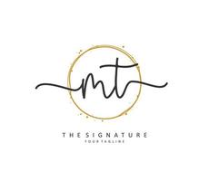 m t mt eerste brief handschrift en handtekening logo. een concept handschrift eerste logo met sjabloon element. vector