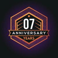 7e jaar verjaardag viering abstract logo ontwerp Aan voordeel zwart achtergrond vector sjabloon