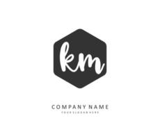 k m km eerste brief handschrift en handtekening logo. een concept handschrift eerste logo met sjabloon element. vector