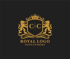 eerste cc brief leeuw Koninklijk luxe logo sjabloon in vector kunst voor restaurant, royalty, boetiek, cafe, hotel, heraldisch, sieraden, mode en andere vector illustratie.