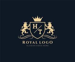 eerste ht brief leeuw Koninklijk luxe heraldisch, wapen logo sjabloon in vector kunst voor restaurant, royalty, boetiek, cafe, hotel, heraldisch, sieraden, mode en andere vector illustratie.