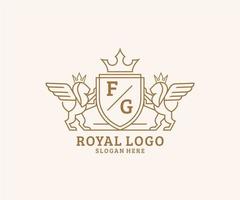 eerste fg brief leeuw Koninklijk luxe heraldisch, wapen logo sjabloon in vector kunst voor restaurant, royalty, boetiek, cafe, hotel, heraldisch, sieraden, mode en andere vector illustratie.