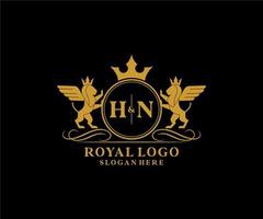 eerste hn brief leeuw Koninklijk luxe heraldisch, wapen logo sjabloon in vector kunst voor restaurant, royalty, boetiek, cafe, hotel, heraldisch, sieraden, mode en andere vector illustratie.