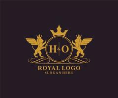 eerste ho brief leeuw Koninklijk luxe heraldisch, wapen logo sjabloon in vector kunst voor restaurant, royalty, boetiek, cafe, hotel, heraldisch, sieraden, mode en andere vector illustratie.