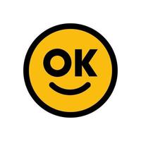 OK met glimlach emoticon gemakkelijk ontwerp, glimlach gelukkig gezicht met OK brief sticker icoon en logo illustratie vector