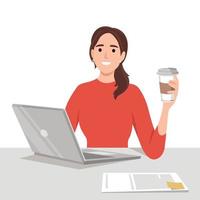 een vrouw is zittend Aan de bureau en werken Aan een laptop met koffie in een hand- vector