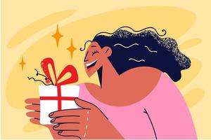 glimlachen vrouw Holding verpakt geschenk in handen vieren verjaardag of verjaardag. gelukkig meisje met giftbox opgewonden met Cadeau of verrassing. vector illustratie.