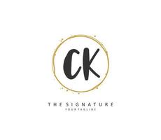 c k ck eerste brief handschrift en handtekening logo. een concept handschrift eerste logo met sjabloon element. vector