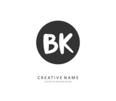 b k bk eerste brief handschrift en handtekening logo. een concept handschrift eerste logo met sjabloon element. vector