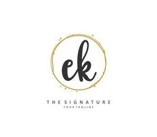 e k ek eerste brief handschrift en handtekening logo. een concept handschrift eerste logo met sjabloon element. vector