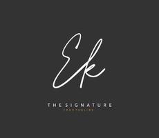 e k ek eerste brief handschrift en handtekening logo. een concept handschrift eerste logo met sjabloon element. vector