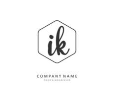 ik k ik eerste brief handschrift en handtekening logo. een concept handschrift eerste logo met sjabloon element. vector