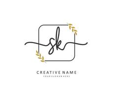 s k sk eerste brief handschrift en handtekening logo. een concept handschrift eerste logo met sjabloon element. vector