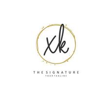 X k xk eerste brief handschrift en handtekening logo. een concept handschrift eerste logo met sjabloon element. vector