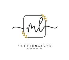 ml eerste brief handschrift en handtekening logo. een concept handschrift eerste logo met sjabloon element. vector