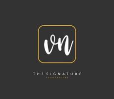 v n vn eerste brief handschrift en handtekening logo. een concept handschrift eerste logo met sjabloon element. vector