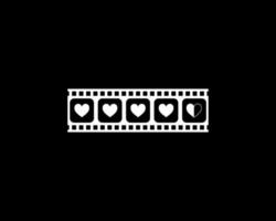 hart vorm in de filmstrip silhouet, film teken voor romantisch of romance of Valentijn serie, liefde of Leuk vinden beoordeling niveau icoon symbool voor romantiek film verhaal. vector illustratie