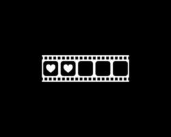 hart vorm in de filmstrip silhouet, film teken voor romantisch of romance of Valentijn serie, liefde of Leuk vinden beoordeling niveau icoon symbool voor romantiek film verhaal. vector illustratie