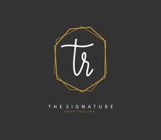 tr eerste brief handschrift en handtekening logo. een concept handschrift eerste logo met sjabloon element. vector