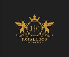 eerste jc brief leeuw Koninklijk luxe heraldisch, wapen logo sjabloon in vector kunst voor restaurant, royalty, boetiek, cafe, hotel, heraldisch, sieraden, mode en andere vector illustratie.