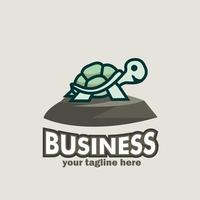 schildpad logo ontwerp Aan steen, groen gekleurd, schildpad dier mascotte logo ontwerp vector