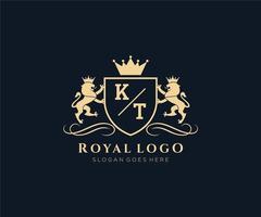 eerste kt brief leeuw Koninklijk luxe heraldisch, wapen logo sjabloon in vector kunst voor restaurant, royalty, boetiek, cafe, hotel, heraldisch, sieraden, mode en andere vector illustratie.